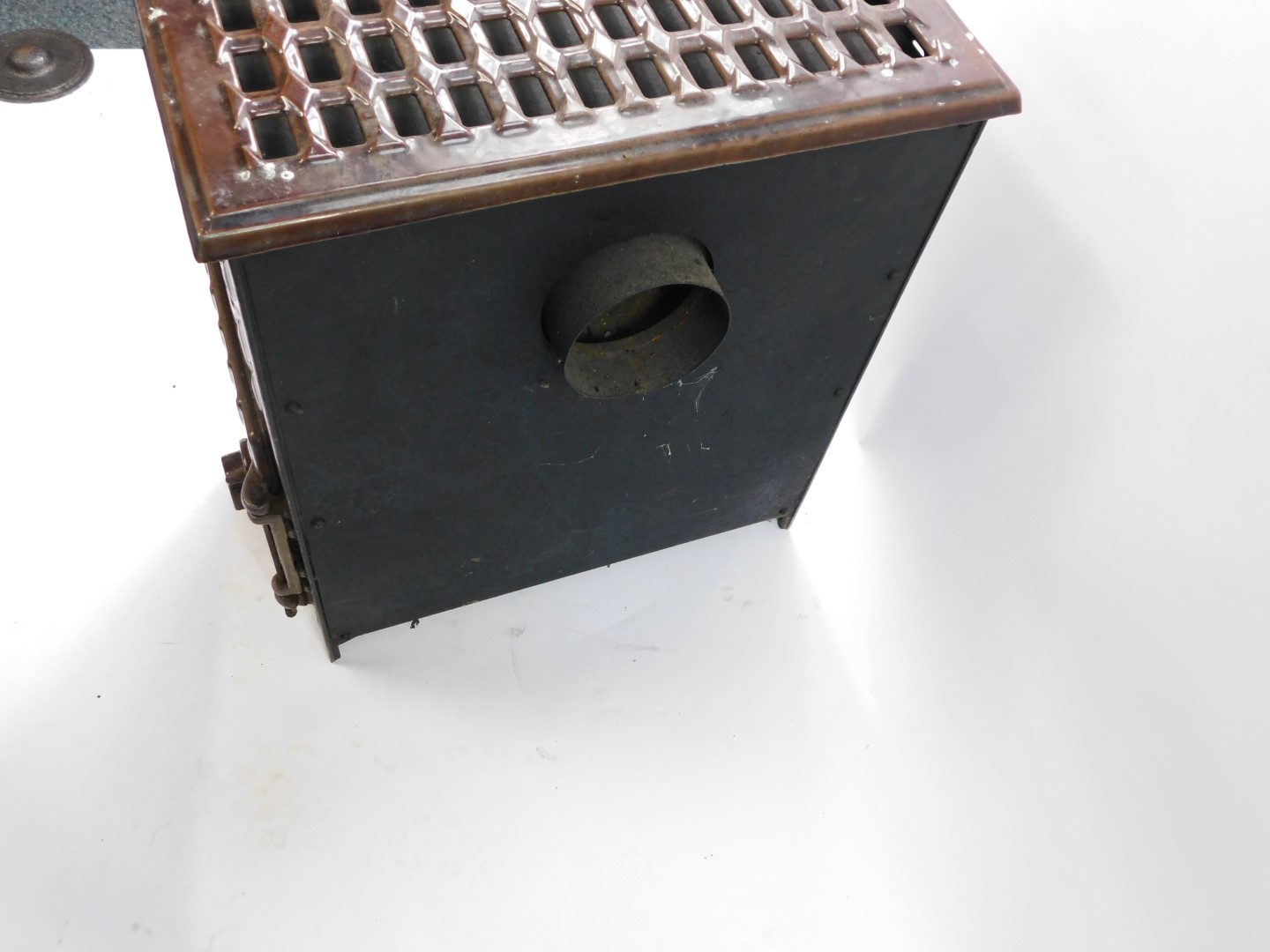 A French 1930's Poker brown enamel wood burning stove, 56cm high, 50.5cm wide, 29cm deep. - Image 4 of 4