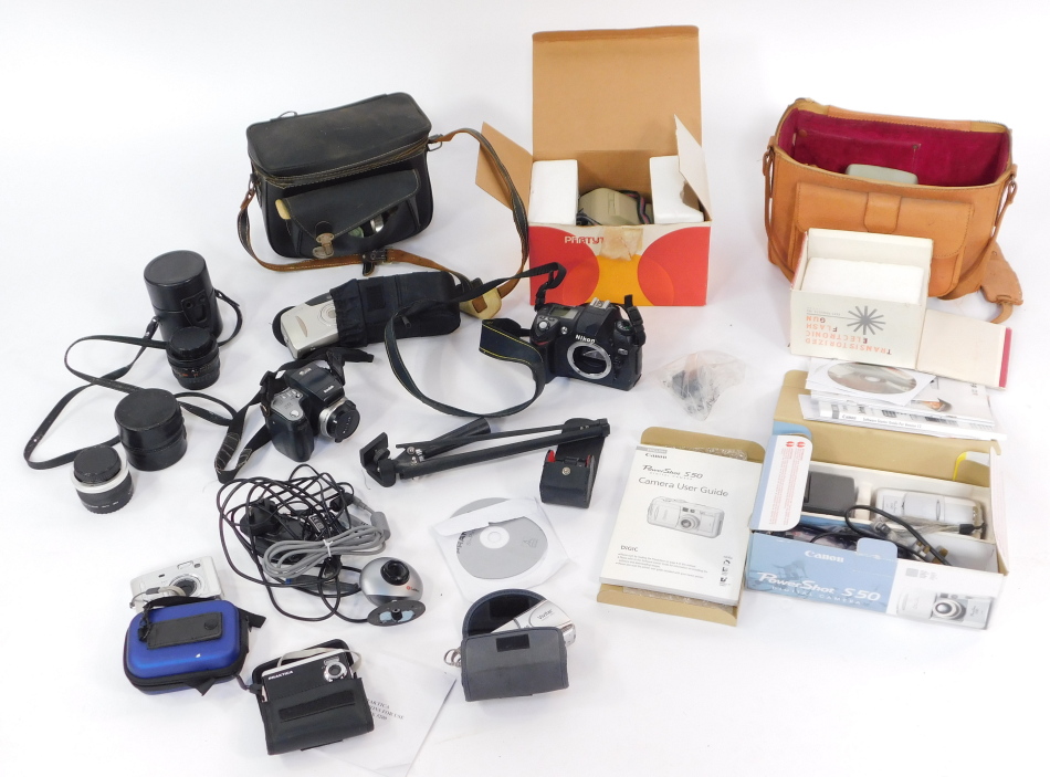 A Minolta Zoom 8 cine camera, Kakonet transistorized electronic flash gun, Kodak Partytime II