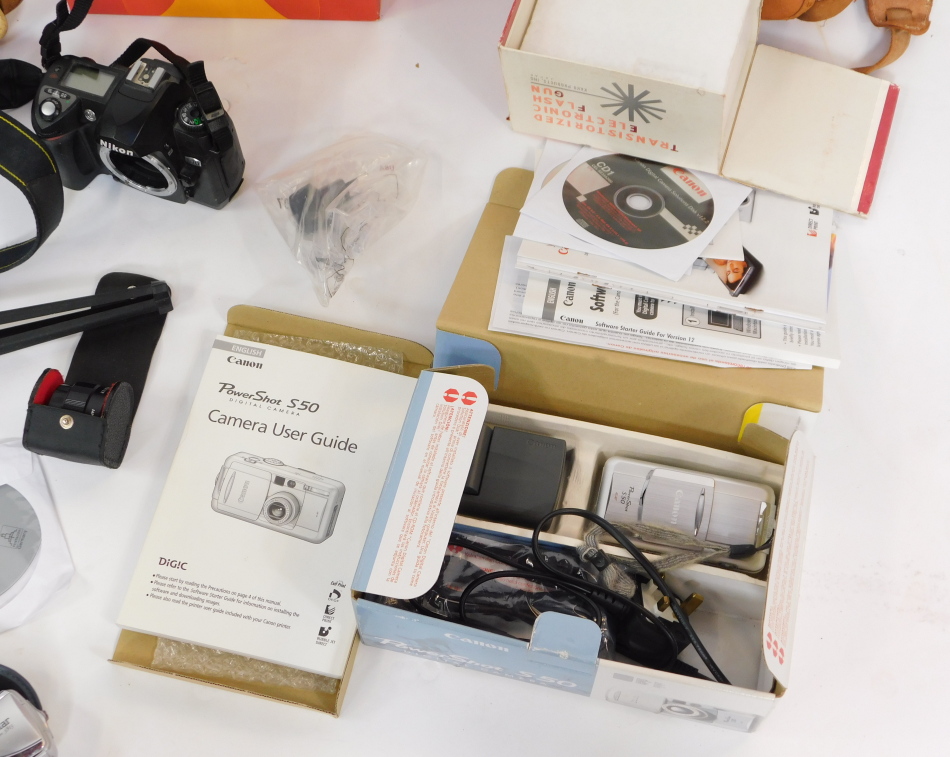 A Minolta Zoom 8 cine camera, Kakonet transistorized electronic flash gun, Kodak Partytime II - Image 5 of 6