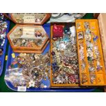 Costume jewellery, including earrings, brooches, necklaces and bangles. (1 tray)