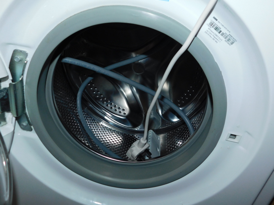 An Indesit 7kg A++ washing machine, model no IWC71252. - Image 2 of 2