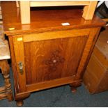 An early 20thC oak square cabinet, raised on cabriole legs, 67cm high, 54cm wide, 42cm deep.