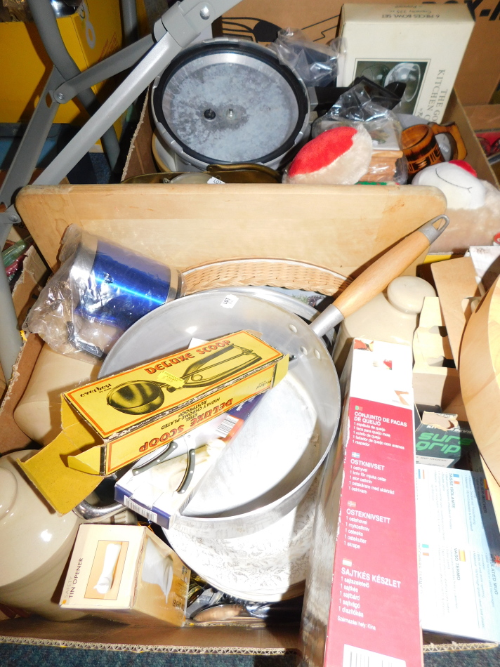 Kitchenalia, including knives, saucepans, pancake making kit, steamer, trays, etc. (4 boxes plus) - Image 2 of 3