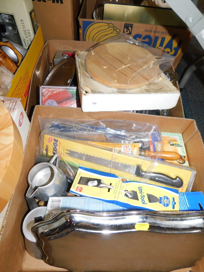 Kitchenalia, including knives, saucepans, pancake making kit, steamer, trays, etc. (4 boxes plus) - Image 3 of 3