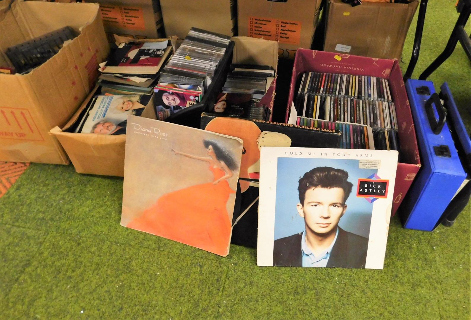 *Various CDs, cassettes and 33rpm records, to include mainly 60's and 70's, Elvis Presley