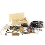 A group of costume jewellery and effects, to include faux pearl necklace, gold plated dress ring,