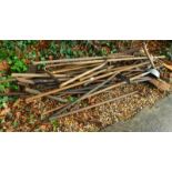 A large quantity of vintage and other garden tools.
