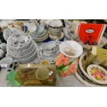 A quantity of Alfred Meakin dinner wares, to include gravy boat and saucer, dinner plates, egg cups,