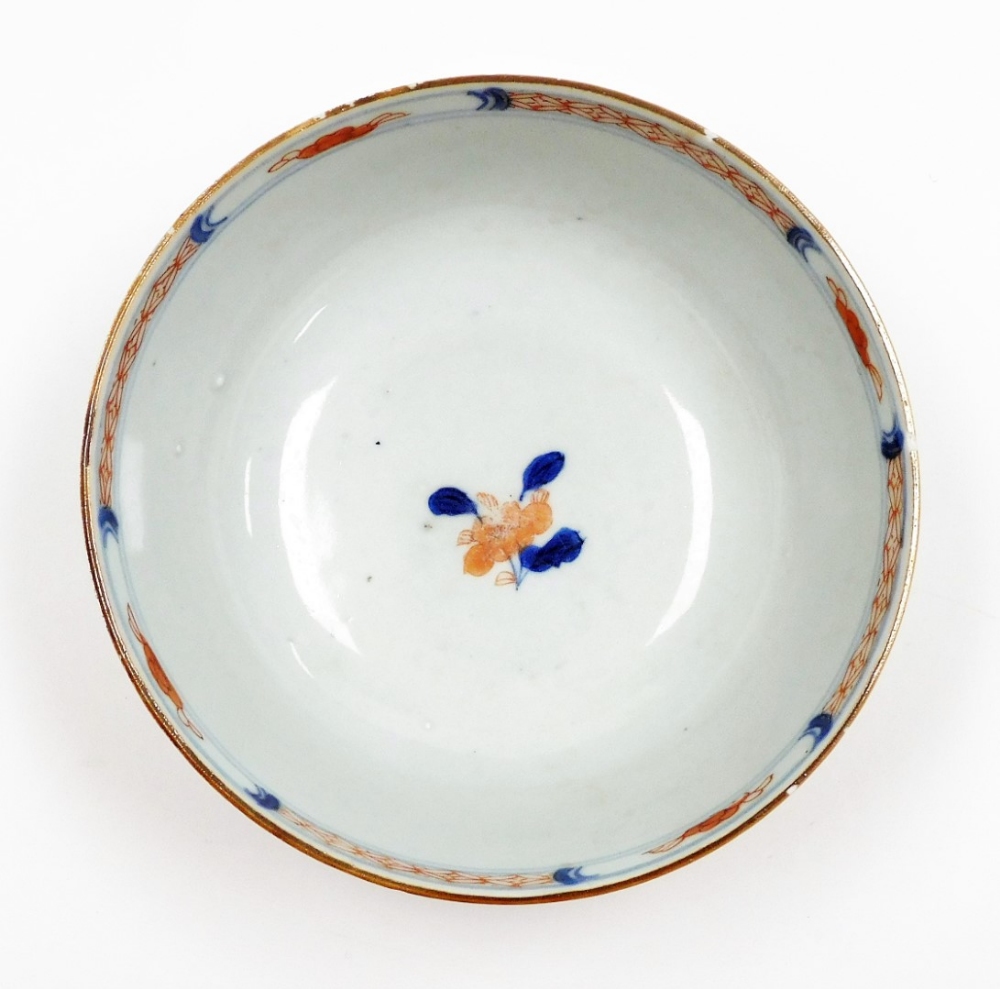 A group of Chinese porcelain, comprising a floral decorated Chinese Imari bowl decorated with - Image 5 of 25