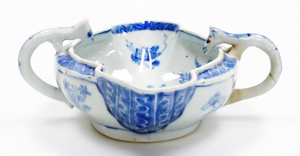 A group of Chinese porcelain, comprising a floral decorated Chinese Imari bowl decorated with - Image 12 of 25