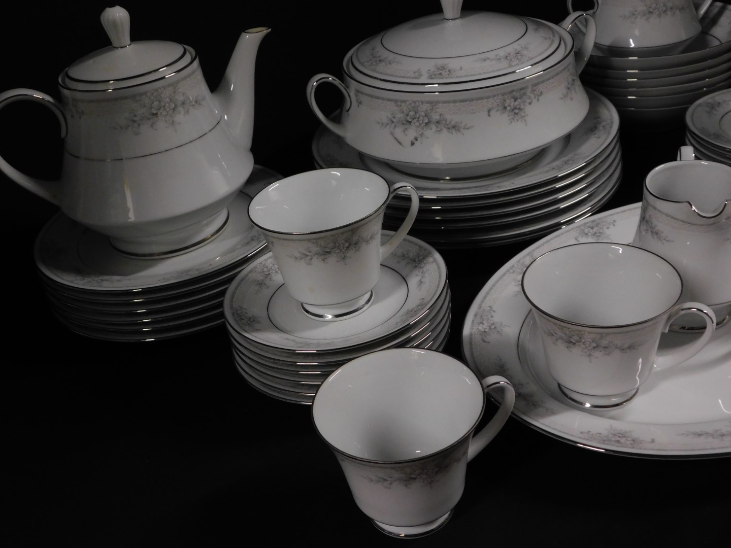 A Noritake porcelain part dinner and tea service decorated in the Sweet Leilani pattern, Legendary - Image 3 of 4