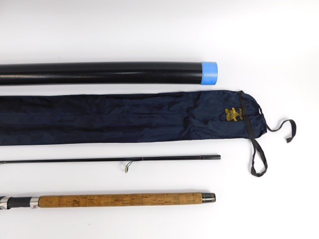 A Victor Internatioanl spinning rod, two piece, 80cm, with bag and rod tube. - Image 2 of 4