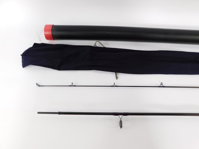 A Hardy Favourite graphite spinning rod, two piece, 10' (305cm), 10g - 50g, with bag and tube. - Image 3 of 5