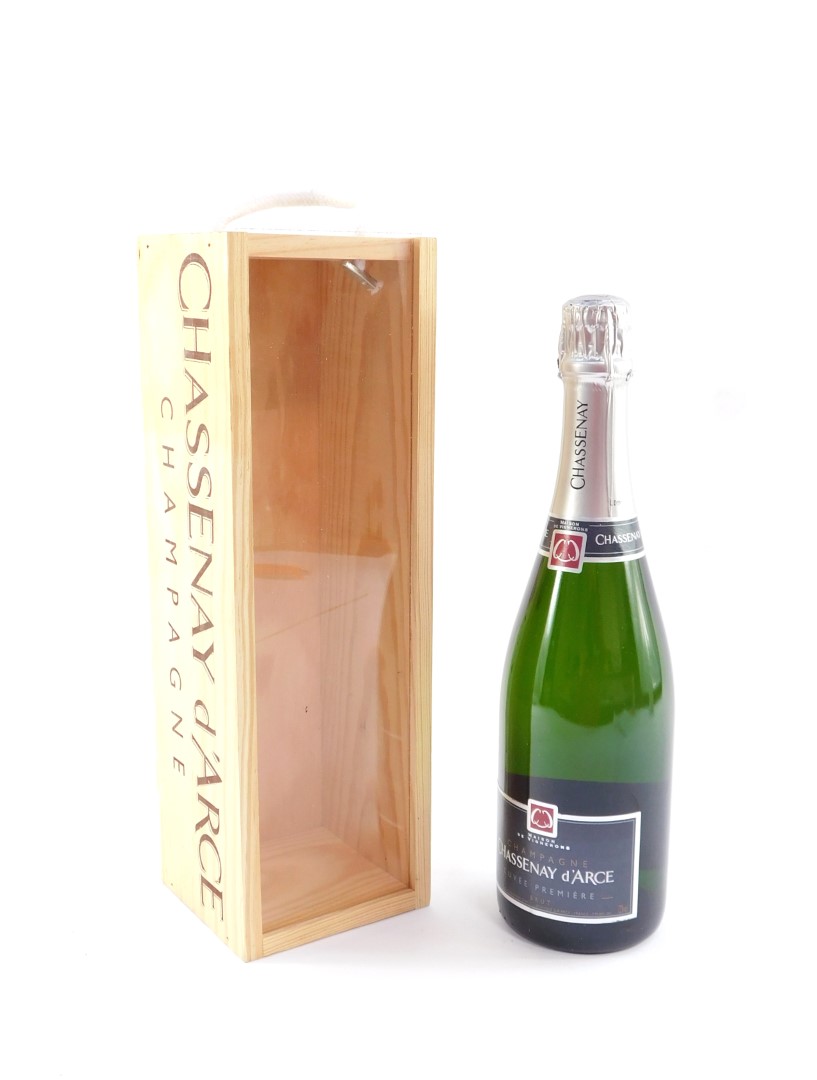 A bottle of Chassenay d'Arce Champagne, Maison de Vignerons, cased.