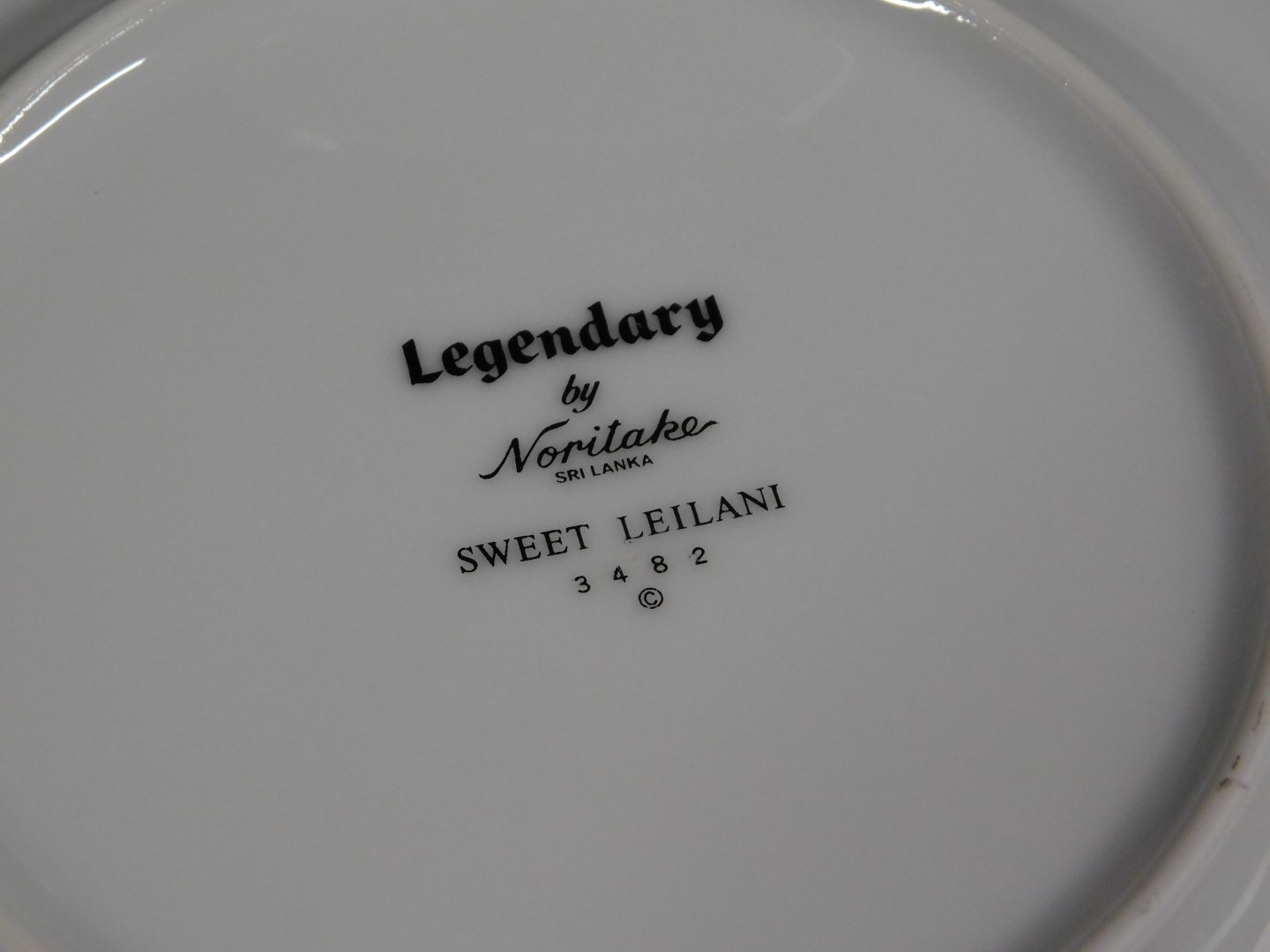 A Noritake porcelain part dinner and tea service decorated in the Sweet Leilani pattern, Legendary - Image 4 of 4