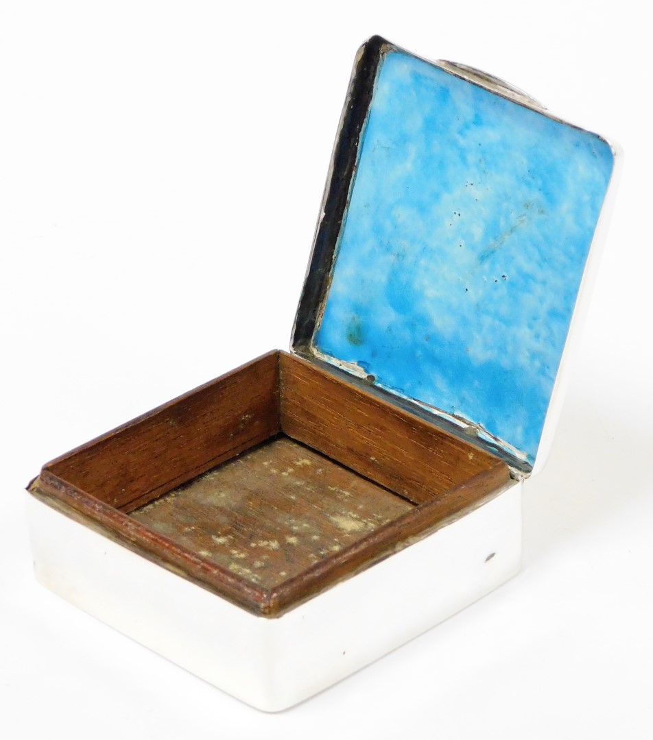 A George V silver and enamel cigarette box, the rectangular top with yellow enamelled decoration, li - Image 3 of 3