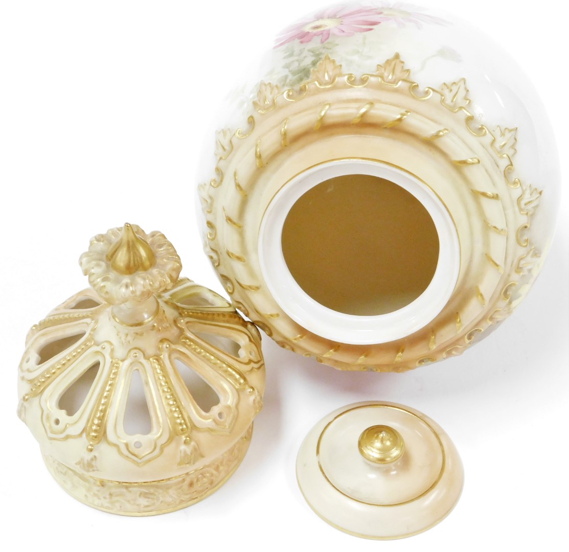 A Royal Worcester blush ivory pot pourri jar and cover, with decoration of pink and yellow peonies s - Bild 2 aus 3