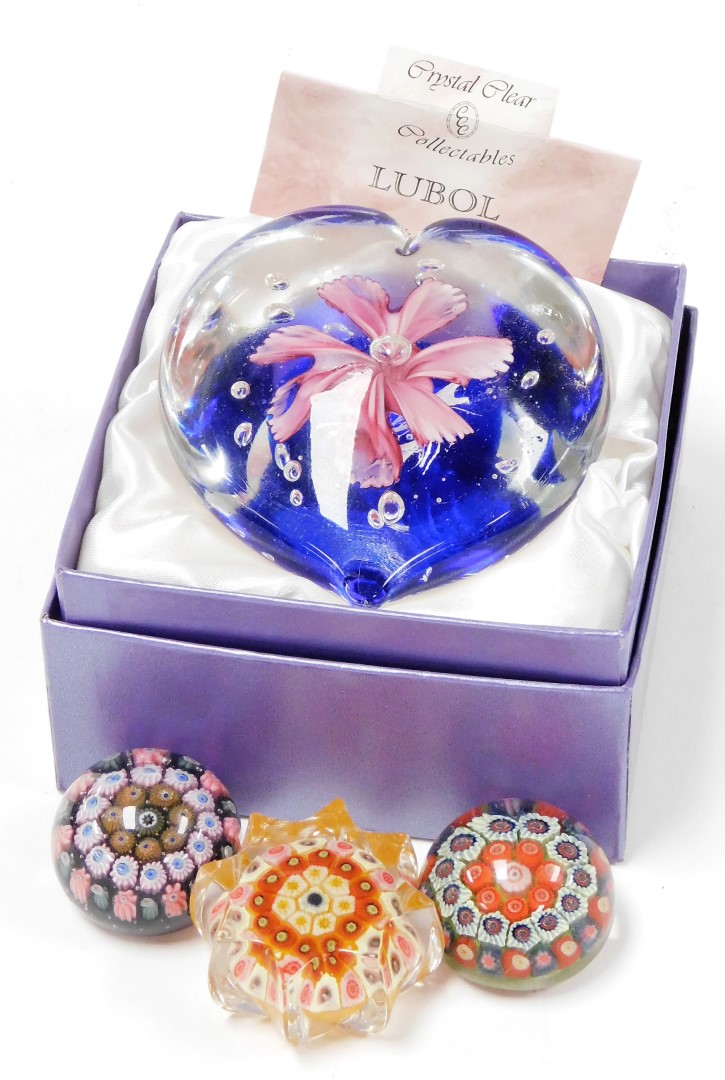 A group of paperweights, to include a Crystal Clear Collectables Lubol glass paperweight in presenta