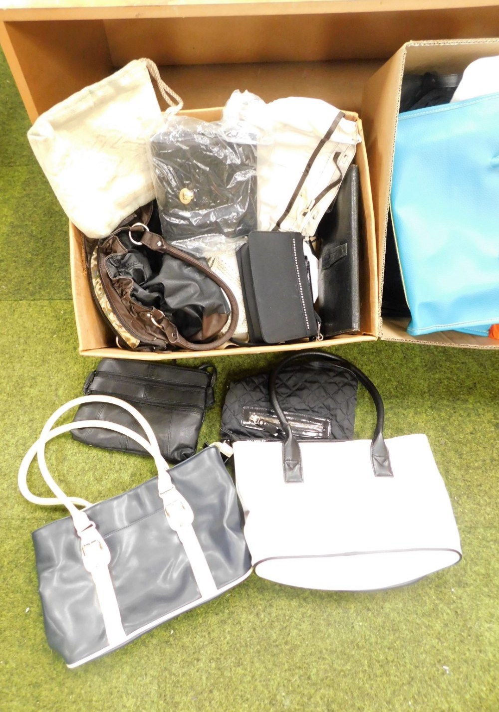 A quantity of ladies handbags, to include evening purses, leather turquoise bag, over shoulder bags, - Image 2 of 3