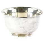 A George V silver sugar bowl, with a reeded base, of plain form, London 1928, 5¾oz, 10cm diameter.