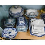A quantity of transfer printed dinner wares, to include tureen and cover, gravy ladles, etc. (a