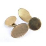 A pair of 9ct gold oval and circular chain link cuff links, with engine turned decoration, 4.6g.