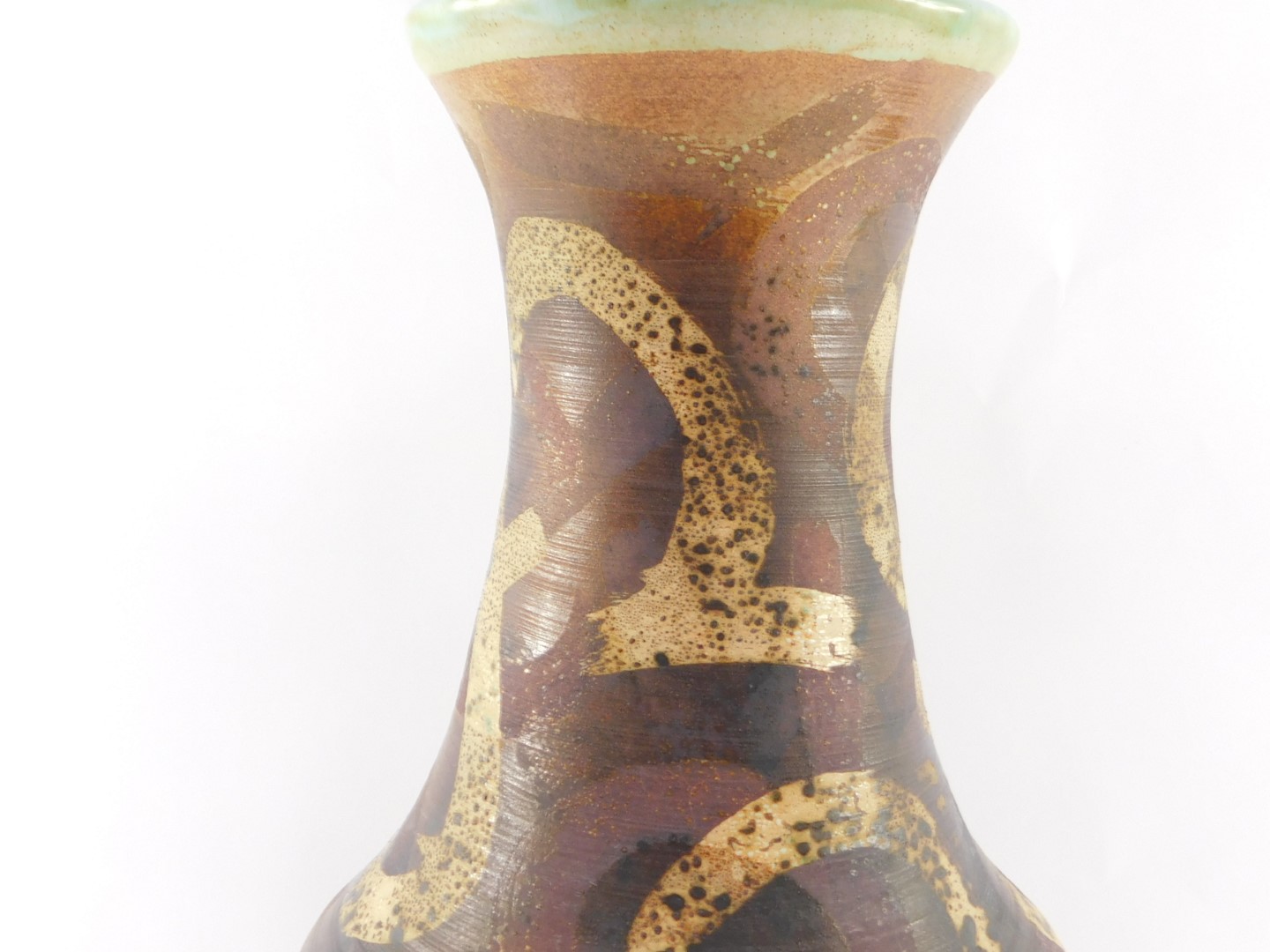 A Raymond Everett of Rye pottery vase, c1960's, decorated with stylised figural motifs against a bro - Bild 3 aus 5