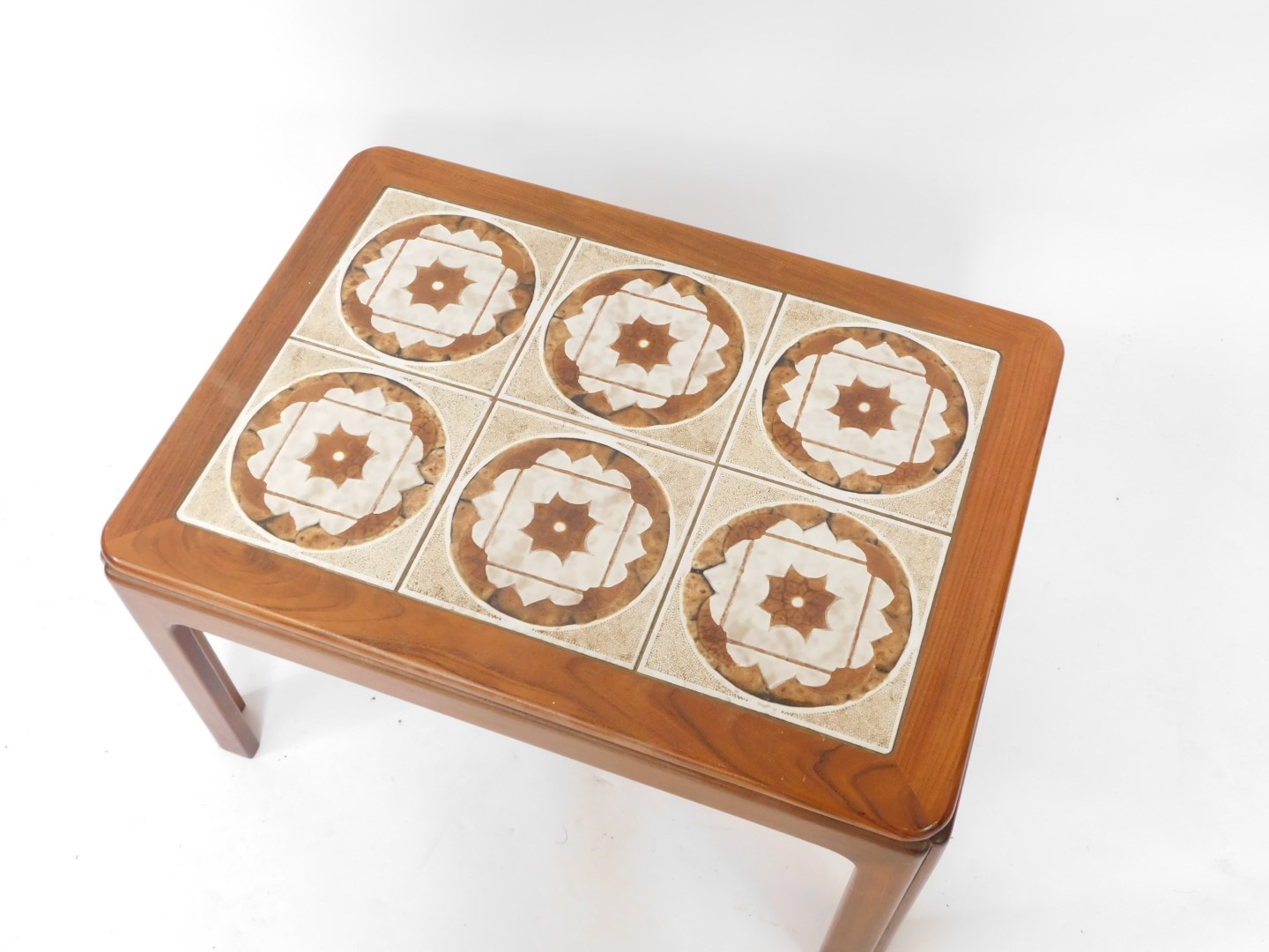 A vintage late 20thC tile top teak coffee table, inset with six brown floral tiles, raised on chamfe - Bild 2 aus 2