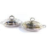 A Walker & Hall electroplate oval entree dish, with double skin cover, detachable handle and gush li