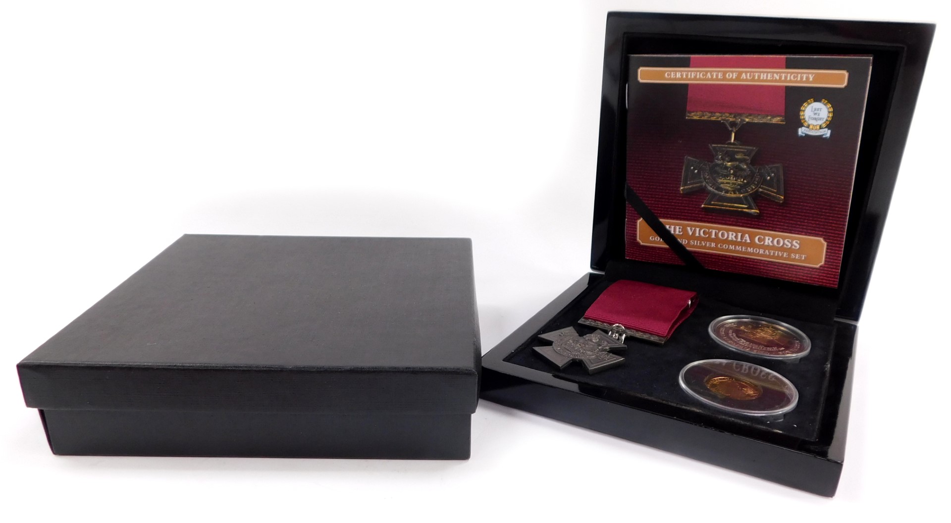 The Bradford Exchange Victoria Cross Silver Commemorative Set, comprising a replica VC medal., 9ct g