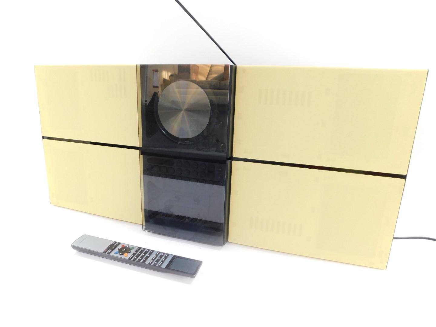A Bang and Olufsen BeoSound Century system, circa 1993, type number 2652, serial number 14963176, wi - Bild 2 aus 3