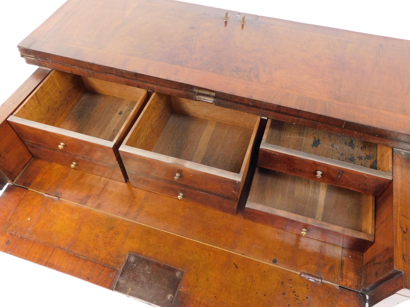 An early 18thC and later adapted walnut kneehole bachelor's secretaire chest, with folding top and r - Bild 8 aus 11