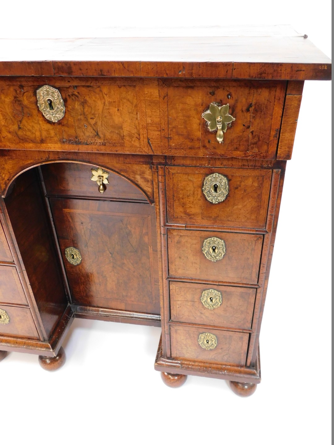 An early 18thC and later adapted walnut kneehole bachelor's secretaire chest, with folding top and r - Bild 10 aus 11