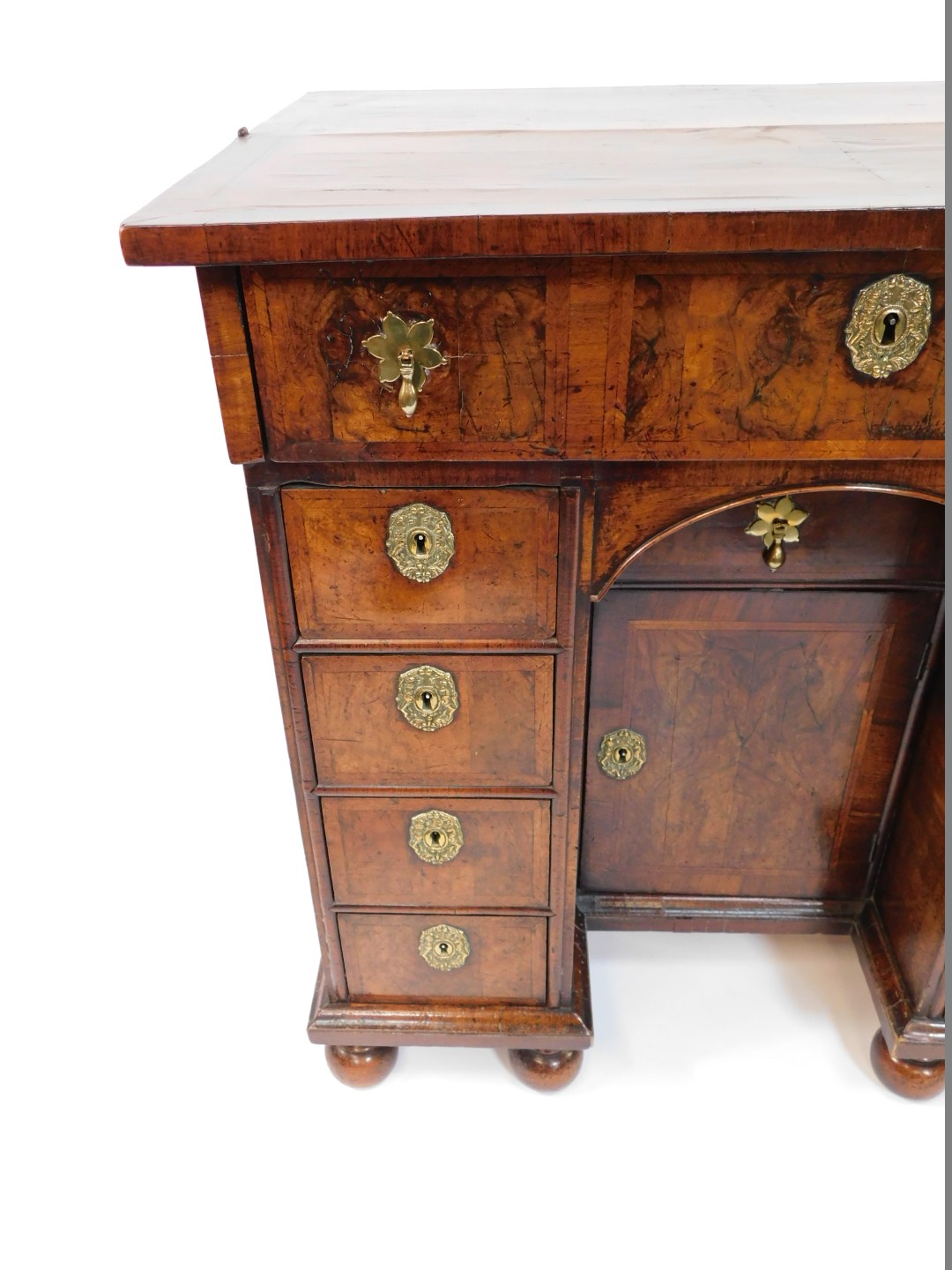 An early 18thC and later adapted walnut kneehole bachelor's secretaire chest, with folding top and r - Bild 9 aus 11