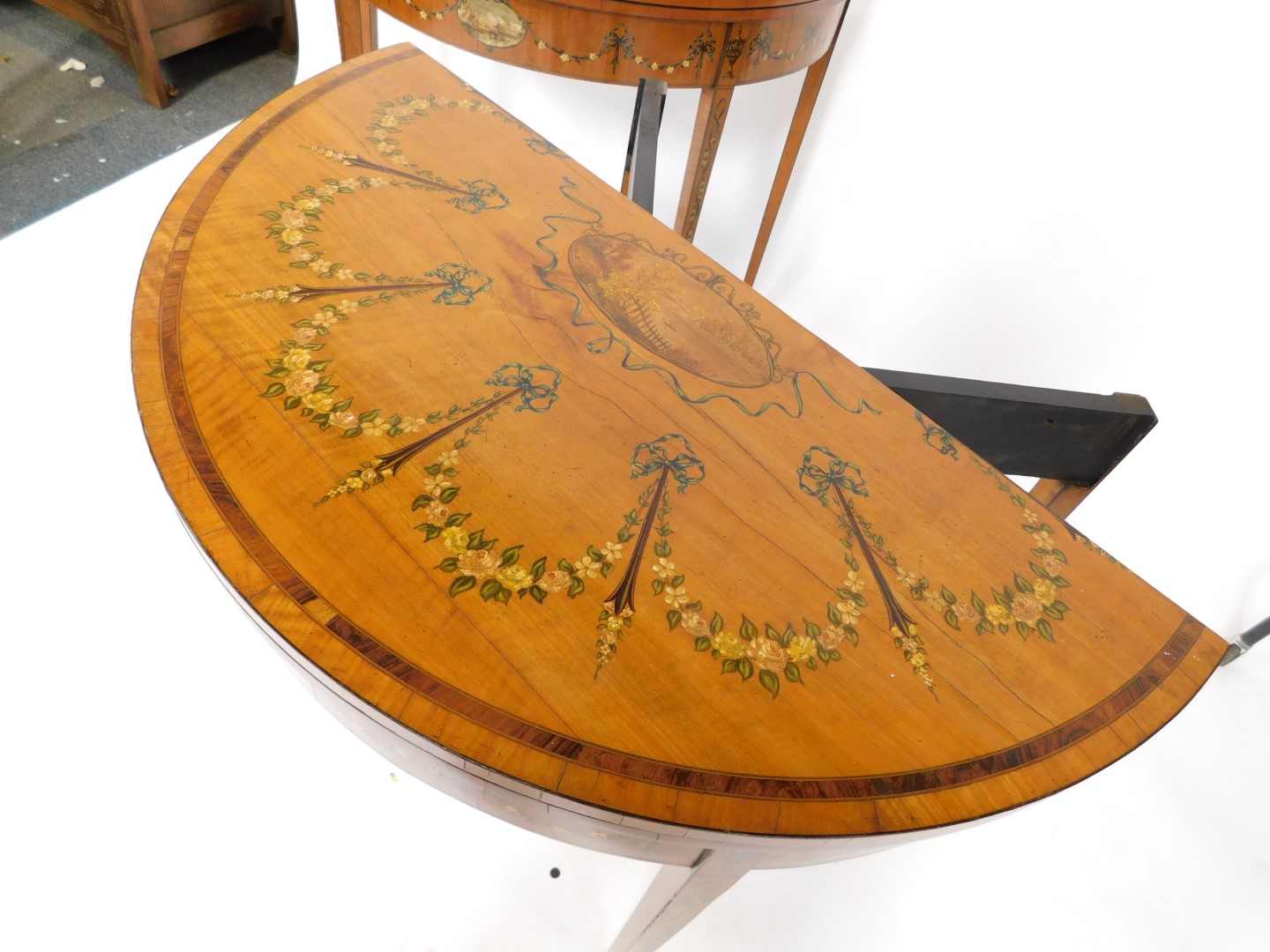 A pair of 19thC Sheraton revival hand painted satinwood demi lune card tables, with baize lined fold - Bild 7 aus 15