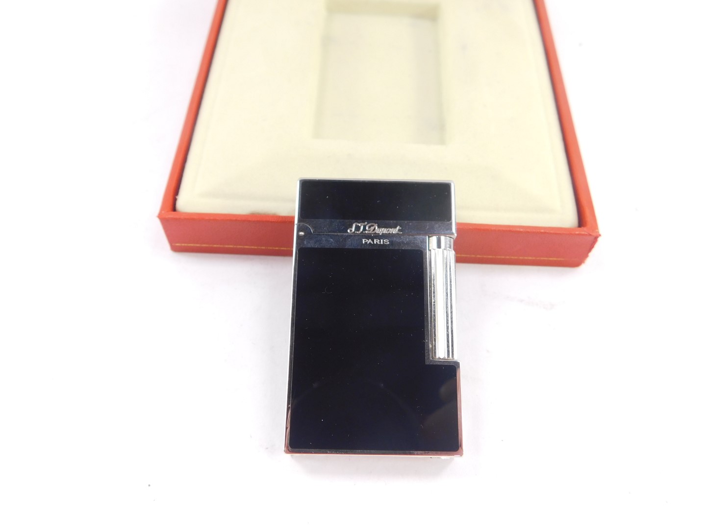 An S T Dupont Poudre D'or Monte pocket lighter, Laque de Chine style plume, L2, 045290, cased with c - Bild 2 aus 4