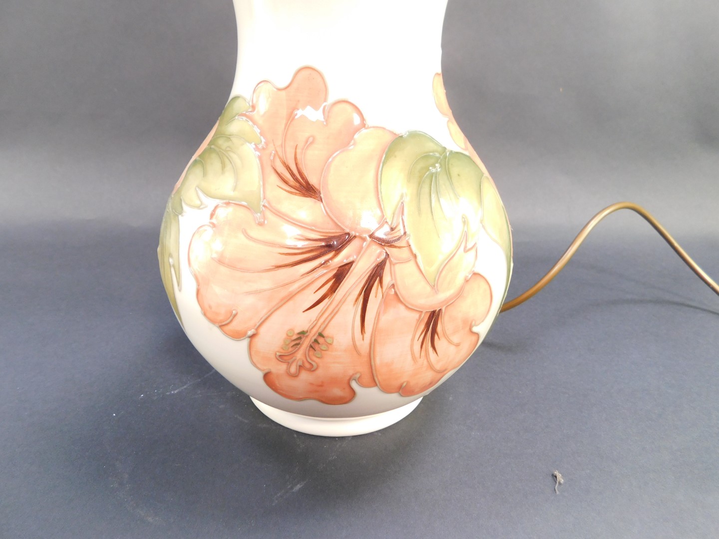 A Moorcroft pottery table lamp decorated in the Hibiscus pattern, of ginger jar and cover form, agai - Bild 2 aus 4