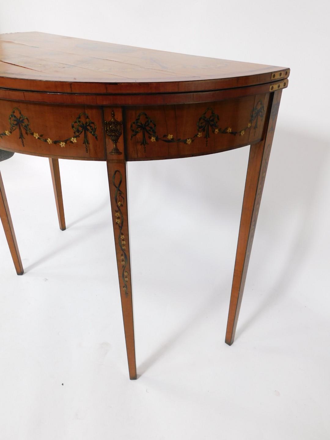 A pair of 19thC Sheraton revival hand painted satinwood demi lune card tables, with baize lined fold - Bild 12 aus 15