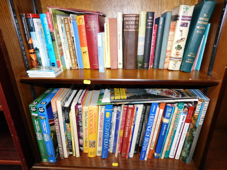 Books to include Cookery, History, Bibles, Football, etc. (6 shelves) - Bild 4 aus 4