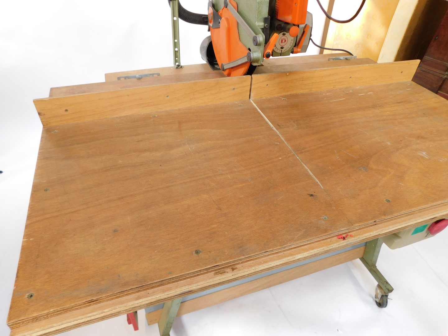 A DeWalt radial arm saw, model DW8001, 2800rpm. - Image 3 of 6