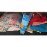 Various quilts, soft furnishings, bedding, etc. (a quantity)