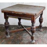 An oak draw leaf dining table. (AF)