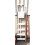 An aluminium step ladder and two metal bars. (2)