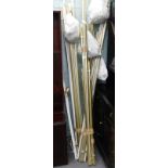 A quantity of brass effect curtain rails, etc. (a quantity)