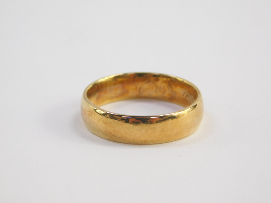 An 18ct gold wedding band, size R, 6.2g. - Image 2 of 3