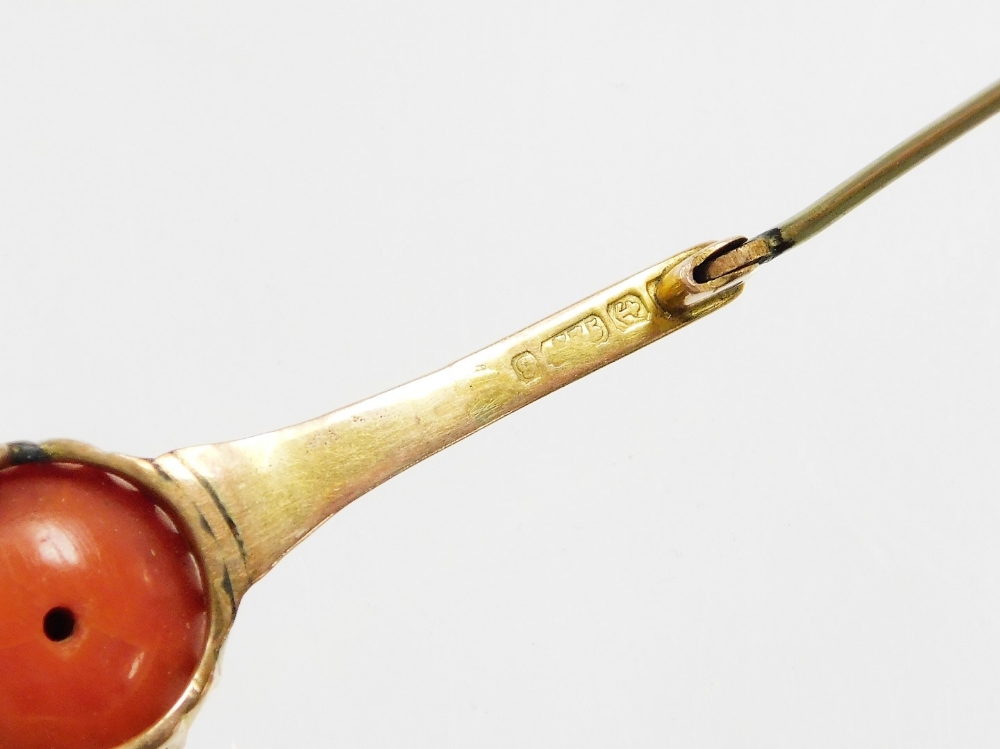 A 9ct gold coral set bar brooch, the large circular coral cabochon in a claw setting, 1.6mm wide, 9. - Image 3 of 3