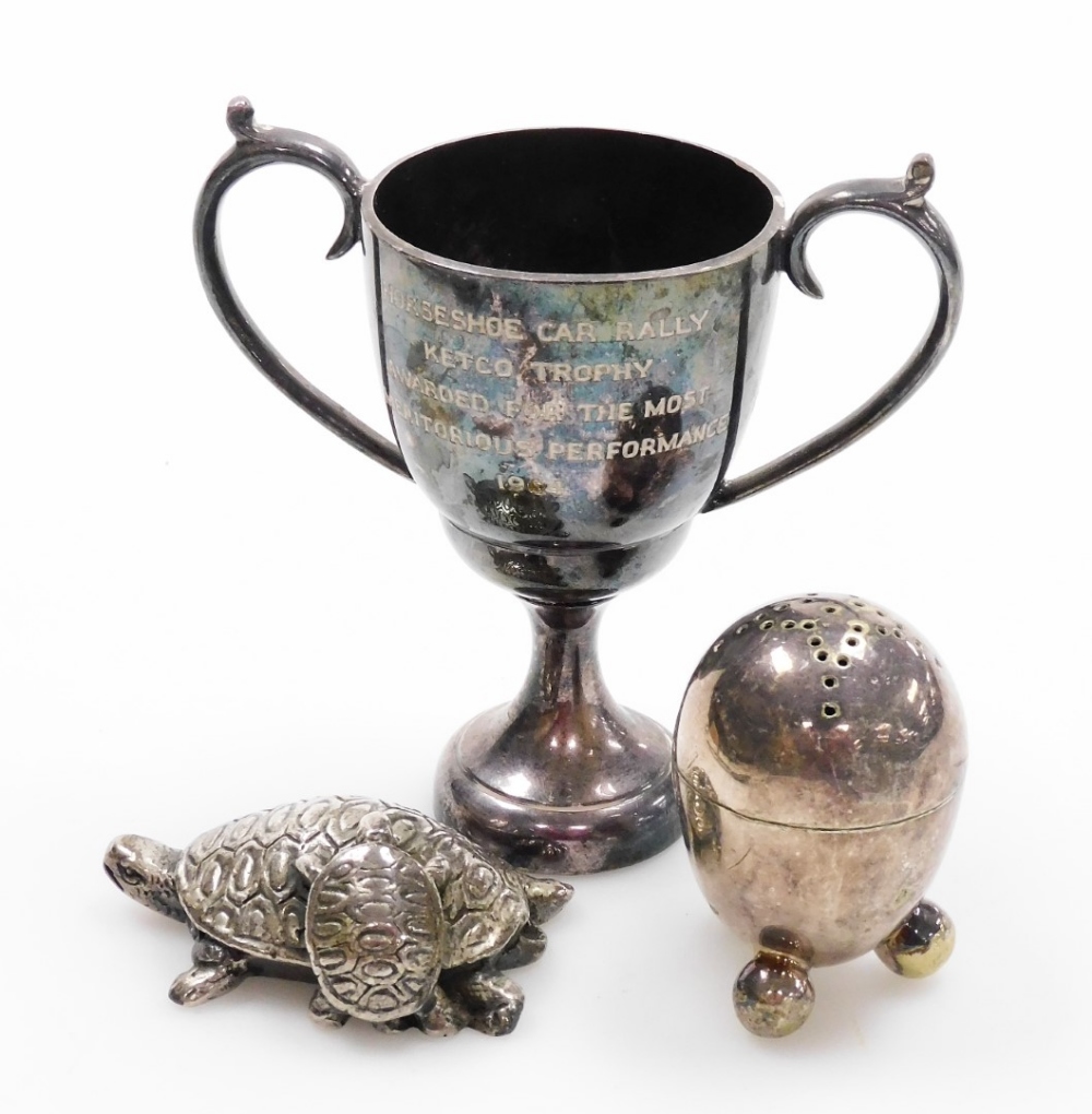 A group of silver plated and other wares, to include a silver plated trophy cup for the horseshoe ca - Image 4 of 4