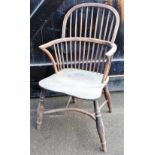 An early 19thC spindle back Windsor chair.