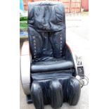 A Relax arcade massage chair, 120cm high, 87cm wide, 70cm deep. (AF) Note: VAT is payable on the ham