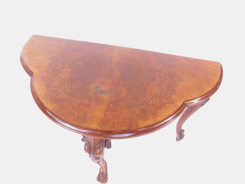 A Victorian figured walnut quatrefoil card table, with folding top having green baize lining, plain - Image 2 of 4